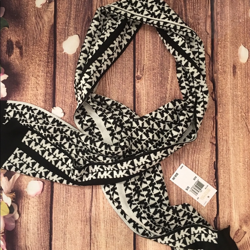 🌺 SALE! Michael Kors Scarf!